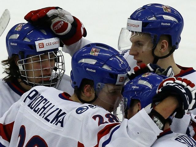 Bruins select David Pastrnak with the 25th overall pick at NHL Draft