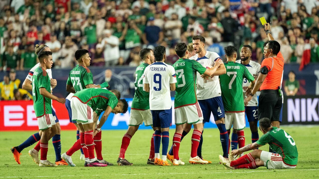 GLENDALE, AZ - APRIL 19: Matt Miazga #4 of United States is the center of attention as the teams square off during the match between United States and Mexico at State Farm Stadium on April 19, 2023 in Glendale, Arizona. The match ended in a 1-1 draw.