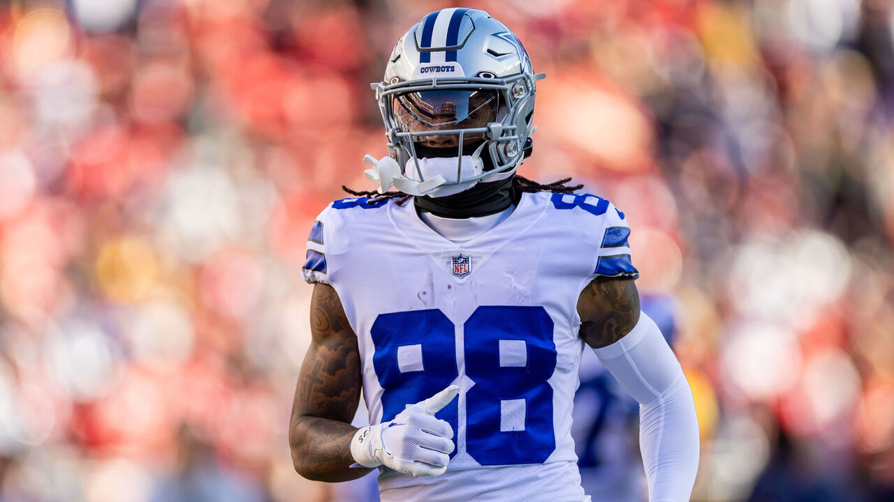 SANTA CLARA, CA - JANUARY 22: Dallas Cowboys wide receiver CeeDee Lamb (88) warms up before the NFL NFC Divisional Playoff game between the Dallas Cowboys and San Francisco 49ers at Levis Stadium in Santa Clara, CA.
