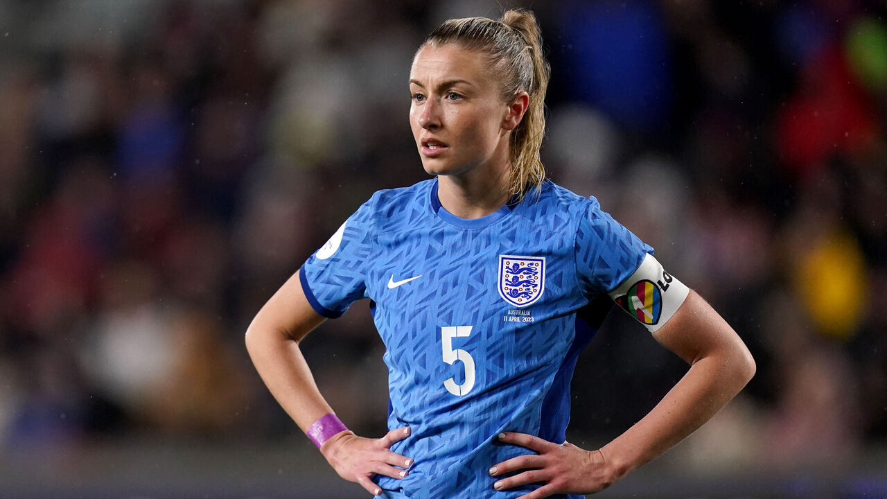 England's Leah Williamson leaves Arsenal game with injury - The