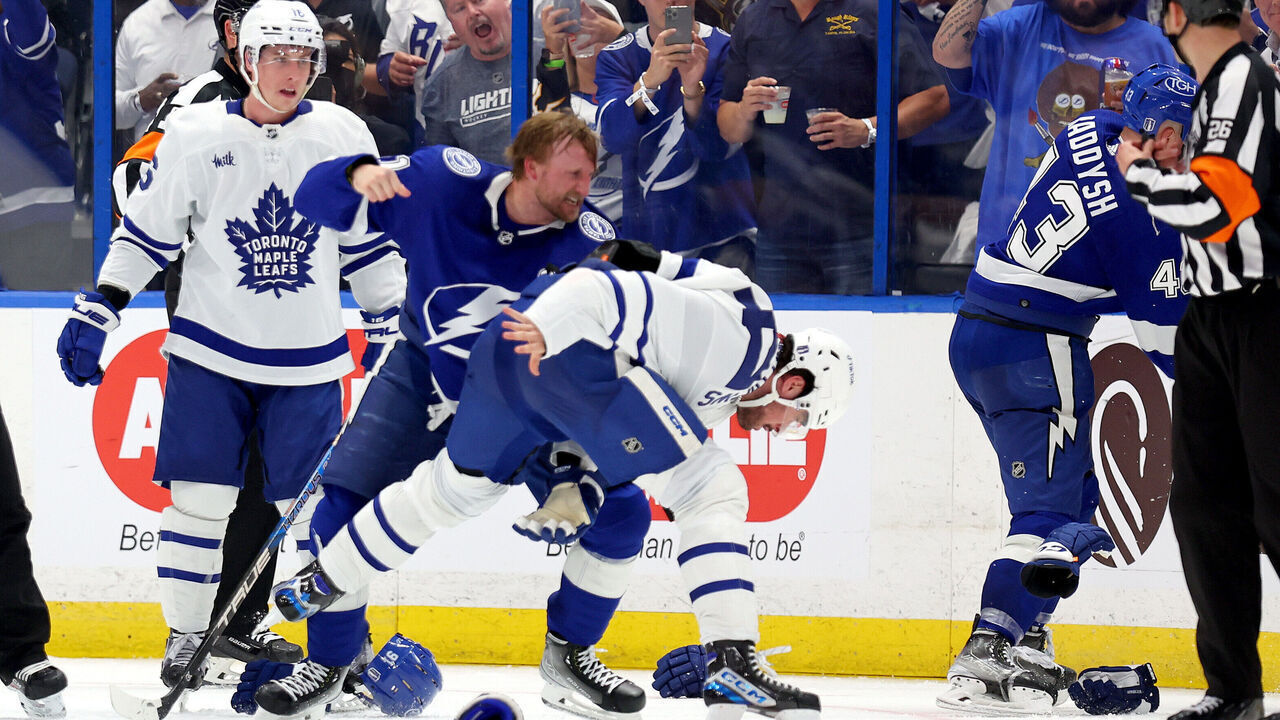 TAMPA, FLORIDA - APRIL 22: Steven Stamkos #91 of the Tampa Bay Lightning and Auston Matthews #34 of the Toronto Maple Leafs fight in the third period during Game Three of the First Round of the 2023 Stanley Cup Playoffs at Amalie Arena on April 22, 2023 in Tampa, Florida.
