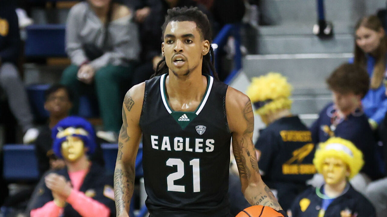TOLEDO, OH - JANUARY 24: Eastern Michigan Eagles guard Emoni Bates (21) brings the ball up court during a Mid-American Conference regular season college basketball game between the Eastern Michigan Eagles and the Toledo Rockets on January 24, 2023 at Savage Arena in Toledo, Ohio. Photo by Scott W. Grau/Icon Sportswire via Getty Images)