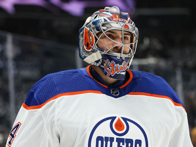 LOS ANGELES, CALIFORNIA - APRIL 21: Stuart Skinner #74 of the Edmonton Oilers watches warmups before the game against the Los Angeles Kings in Game Three of the First Round of the 2023 Stanley Cup Playoffs at Crypto.com Arena on April 21, 2023 in Los Angeles, California.