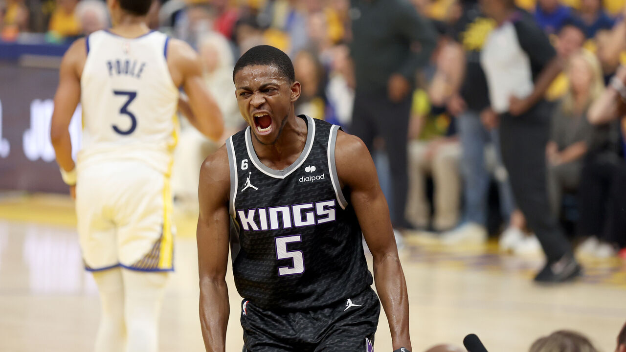 SAN FRANCISCO, CALIFORNIA - APRIL 23: De'Aaron Fox #5 of the Sacramento Kings reacts after he dunked the ball against the Golden State Warriors during Game Four of the Western Conference First Round Playoffs at Chase Center on April 23, 2023 in San Francisco, California.