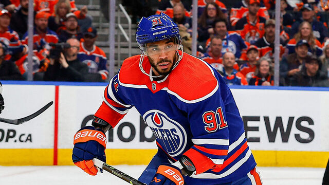 EDMONTON, AB - APRIL 25: Edmonton Oilers Left Wing Evander Kane (91) in action in the first period of game two in the Western Conference First Round of the Edmonton Oilers versus the Los Angeles Kings on April 25, 2023 at Rogers Place in Edmonton, AB.