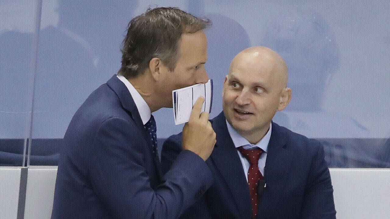 TORONTO, ONTARIO - JULY 29: Head coach Jon Cooper (L) talks with assistant coach Derek Lalonde (R) during the second period against the Florida Panthers in an exhibition game prior to the 2020 NHL Stanley Cup Playoffs at Scotiabank Arena on July 29, 2020 in Toronto, Ontario, Canada.