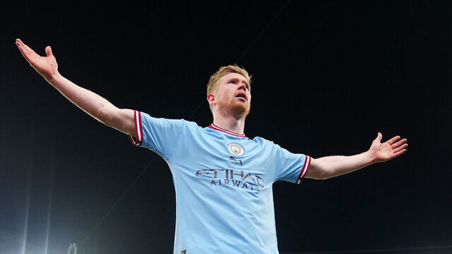 MANCHESTER, ENGLAND - APRIL 26: Kevin De Bruyne of Manchester City celebrates after scoring the team's third goal during the Premier League match between Manchester City and Arsenal FC at Etihad Stadium on April 26, 2023 in Manchester, England.