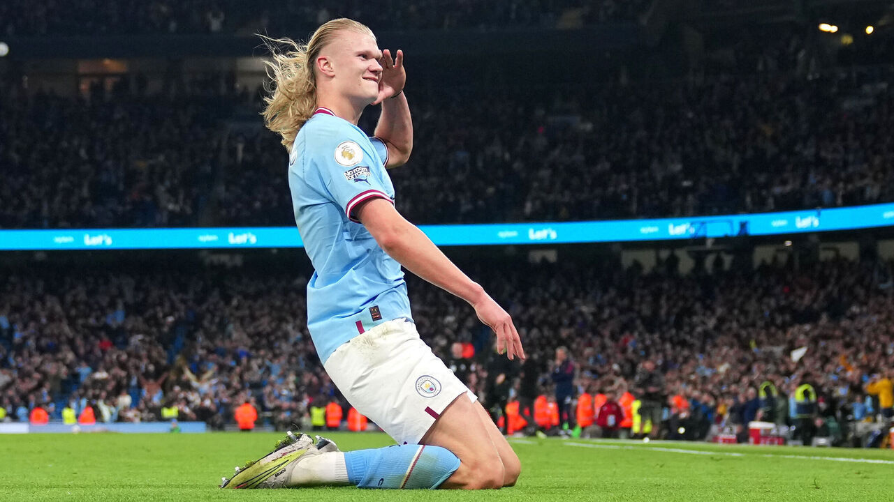MANCHESTER, ENGLAND - APRIL 26: Erling Haaland of Manchester City celebrates after scoring the team's fourth goal during the Premier League match between Manchester City and Arsenal FC at Etihad Stadium on April 26, 2023 in Manchester, England.