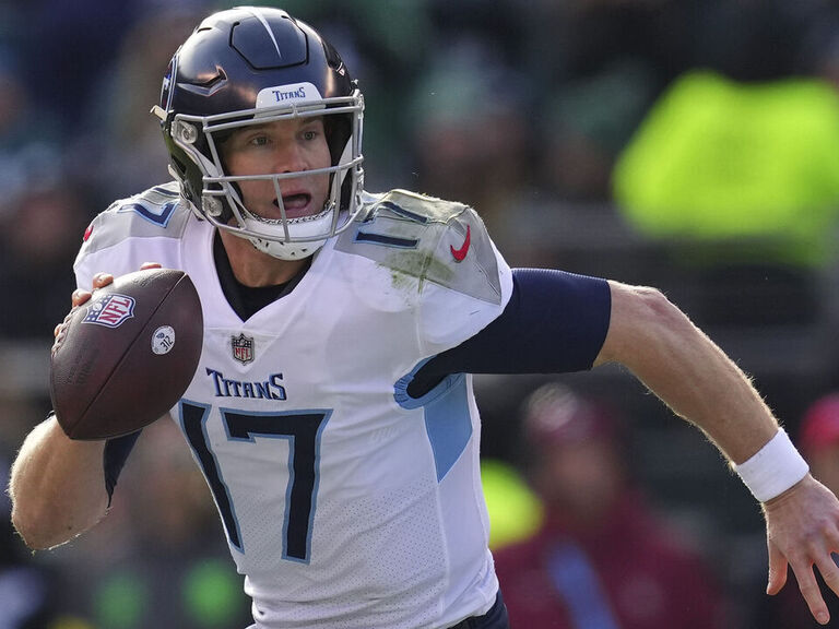 Tannehill eager to bounce back as Titans, Chargers each try to