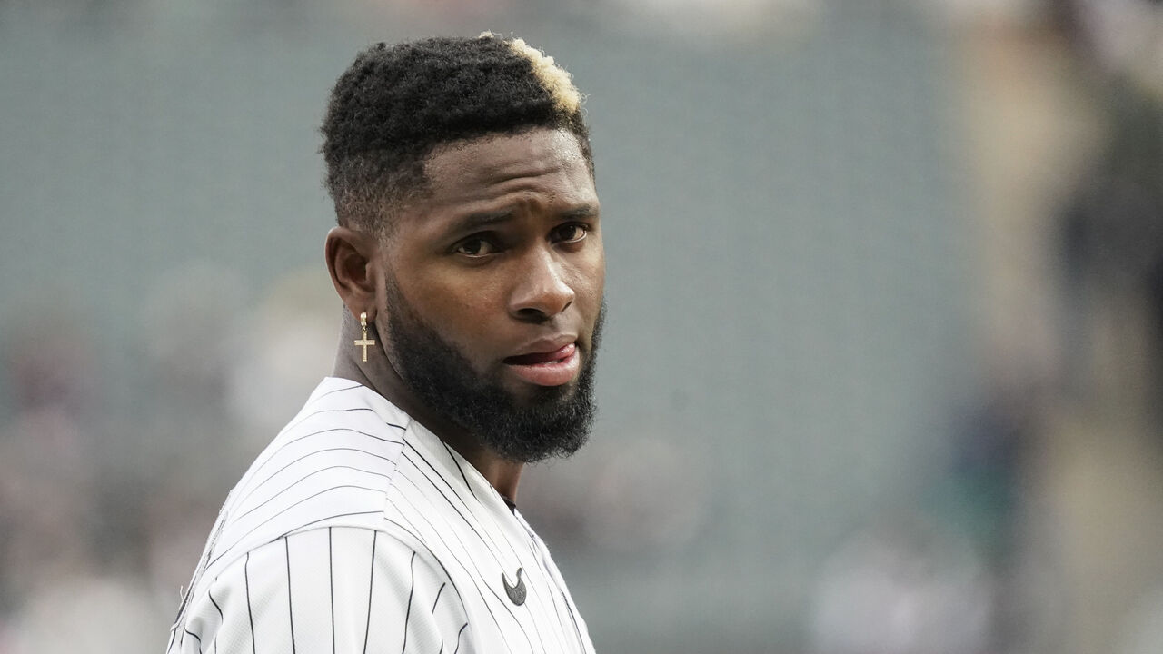 White Sox pull Robert after not hustling to 1st on grounder | theScore.com
