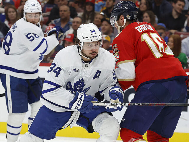 SUNRISE, FLORIDA - APRIL 10: Auston Matthews #34 of the Toronto Maple Leafs tangles with Aleksander Barkov #16 of the Florida Panthers at the FLA Live Arena on April 10, 2023 in Sunrise, Florida.