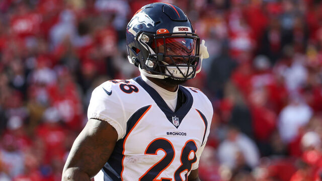 KANSAS CITY, MO - JANUARY 01: Denver Broncos running back Latavius Murray (28) before an AFC West game between the Denver Broncos and Kansas City Chiefs on January 1, 2023 at GEHA Field at.Arrowhead Stadium in Kansas City, MO.
