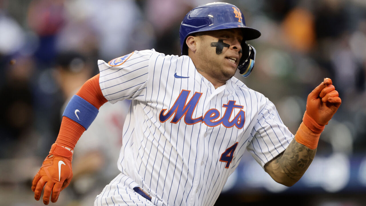 Young leads Mets past Braves 6-4