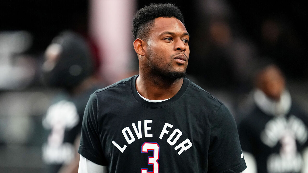LAS VEGAS, NEVADA - JANUARY 07: JuJu Smith-Schuster #9 of the Kansas City Chiefs wears a shirt in honor of Damar Hamlin of the Buffalo Bills during warmups prior to playing the Las Vegas Raiders at Allegiant Stadium on January 07, 2023 in Las Vegas, Nevada.