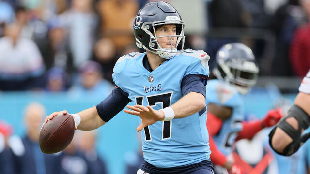 NASHVILLE, TENNESSEE - NOVEMBER 27: Ryan Tannehill #17 of the Tennessee Titans against the Cincinnati Bengals at Nissan Stadium on November 27, 2022 in Nashville, Tennessee.