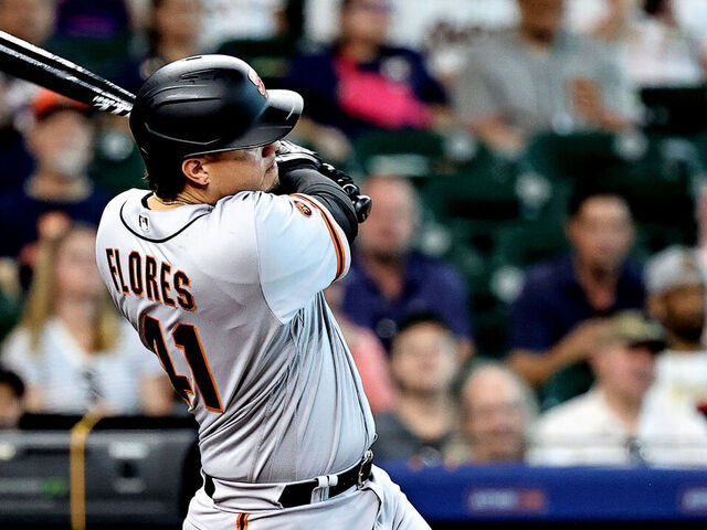 Flores homers to help Giants to win over Astros