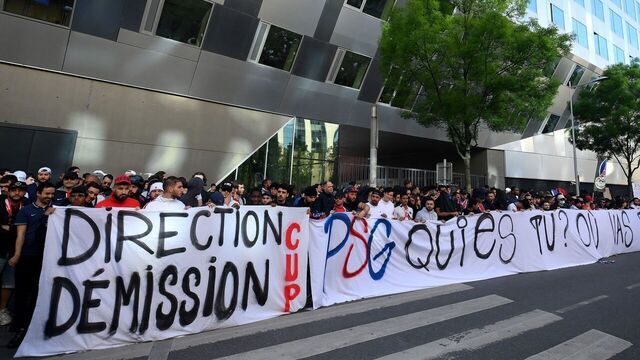 Paris Saint Germain's (PSG) football club supporters gathered in front of the club's headquarters to protest over PSG's current form and the Messi saga in Boulogne-Billancourt, on May 3, 2023. - Paris Saint-Germain's relationship with Lionel Messi is set to end after two underwhelming years following the French champions' decision to suspend the seven-time Ballon d'Or winner for going on an unauthorised trip to Saudi Arabia.