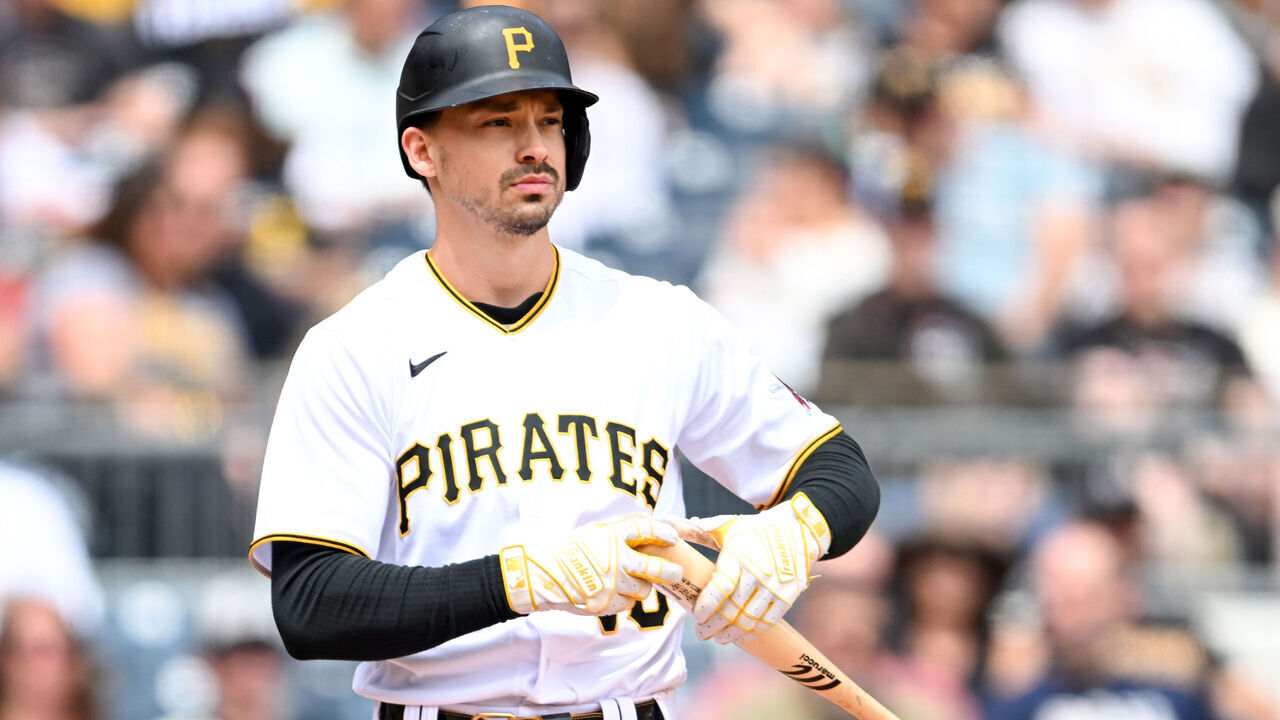 PITTSBURGH, PENNSYLVANIA - APRIL 27, 2023: Bryan Reynolds #10 of the Pittsburgh Pirates bats during the sixth inning against the Los Angeles Dodgers at PNC Park on April 27, 2023 in Pittsburgh, Pennsylvania.