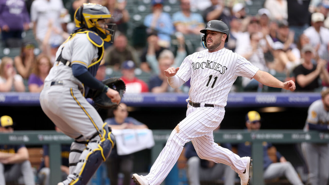 Rockies use 5-run eighth inning to sweep Brewers