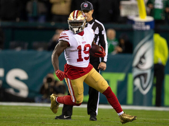 PHILADELPHIA, PA - JANUARY 29: Deebo Samuel #19 of the San Francisco 49ers rushes during the NFC Championship playoff game against the Philadelphia Eagles at Lincoln Financial Field on January 29, 2023 in Philadelphia, Pennsylvania. The Eagles defeated the 49ers 31-7.