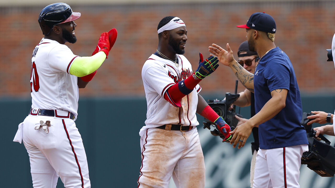 Braves' Arcia headed to IL with microfracture in left wrist