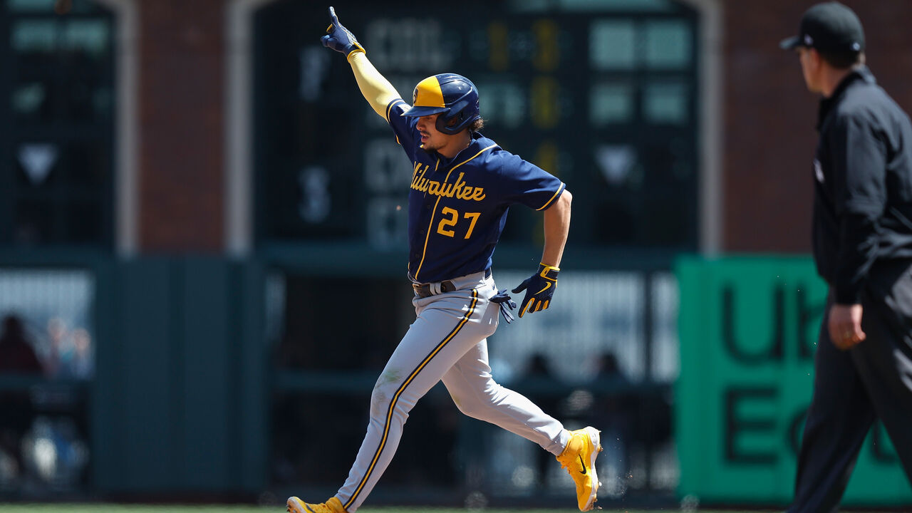 Brewers end 6-game skid with 7-3 victory over Giants