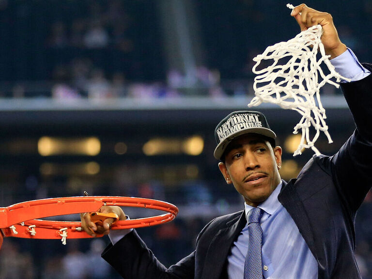 Report ExUConn coach Ollie among 3 finalists for Pistons' vacancy