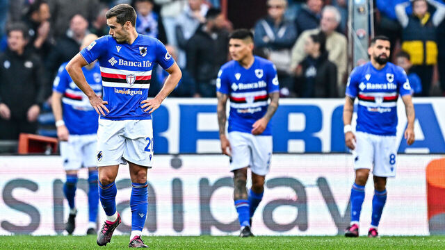 GENOA, ITALY - APRIL 08: Harry Winks of Sampdoria (2nd from L) reacts with disappointment after Luka Lochoshvili of Cremonese has scored a goal during the Serie A match between UC Sampdoria and US Cremonese at Stadio Luigi Ferraris on April 8, 2023 in Genoa, Italy.