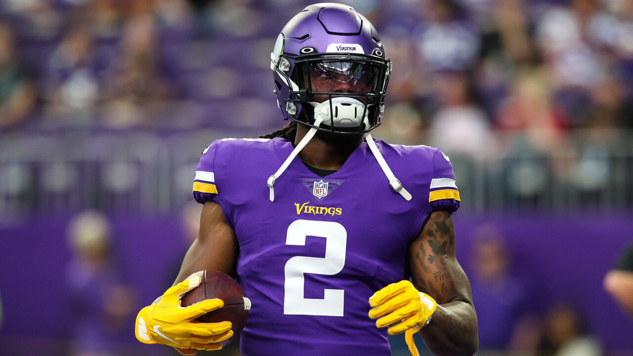 MINNEAPOLIS, MN - AUGUST 20: Alexander Mattison #2 of the Minnesota Vikings warms up before the start of a preseason game against the San Francisco 49ers at U.S. Bank Stadium on August 20, 2022 in Minneapolis, Minnesota.