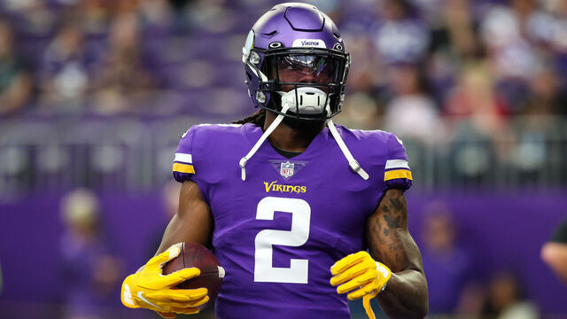MINNEAPOLIS, MN - AUGUST 20: Alexander Mattison #2 of the Minnesota Vikings warms up before the start of a preseason game against the San Francisco 49ers at U.S. Bank Stadium on August 20, 2022 in Minneapolis, Minnesota.