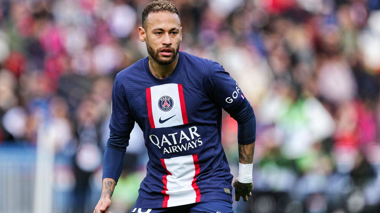 PARIS, FRANCE - FEBRUARY 19: Neymar Jr of Paris SG during the Ligue 1 match between Paris Saint-Germain and Lille OSC at Parc des Princes on February 19, 2023 in Paris, France.