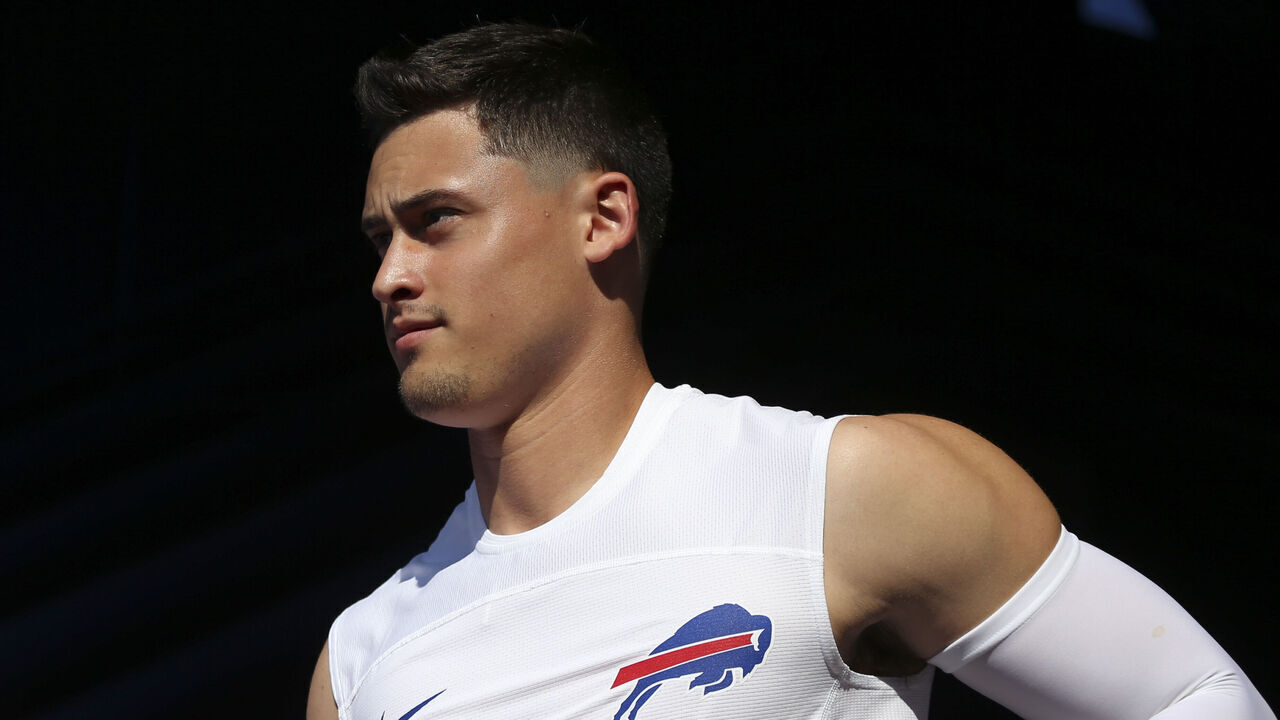 ORCHARD PARK, NEW YORK - AUGUST 05: Matt Araiza #19 of the Buffalo Bills takes the field during practice on August 05, 2022 in Orchard Park, New York.
