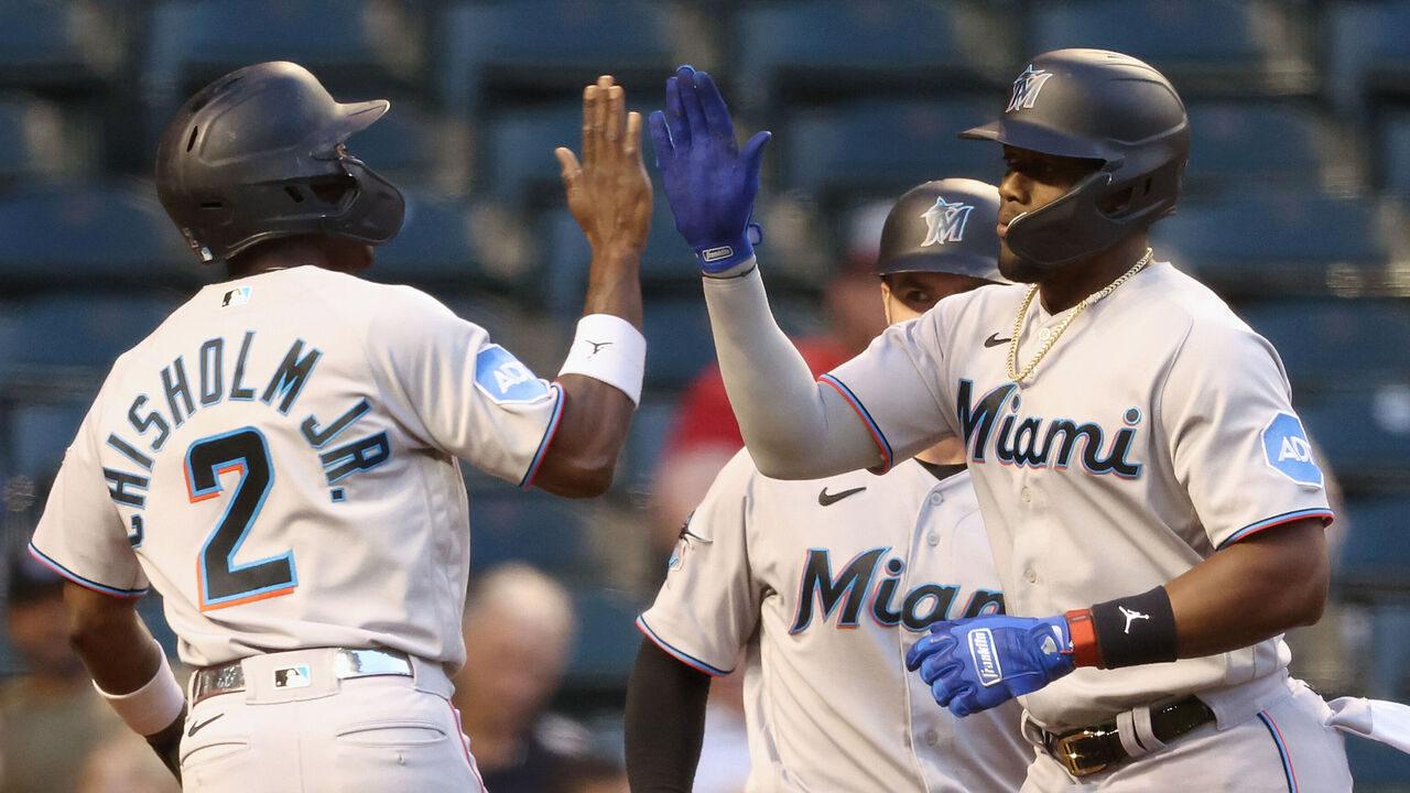 Soler smashes two HRs, has five RBIs, Marlins beat D-backs