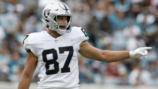 JACKSONVILLE, FL - NOVEMBER 06: Las Vegas Raiders tight end Foster Moreau (87) during the game between the Las Vegas Raiders and the Jacksonville Jaguars on November 6, 2022 at TIAA Bank Field in Jacksonville, Fl.