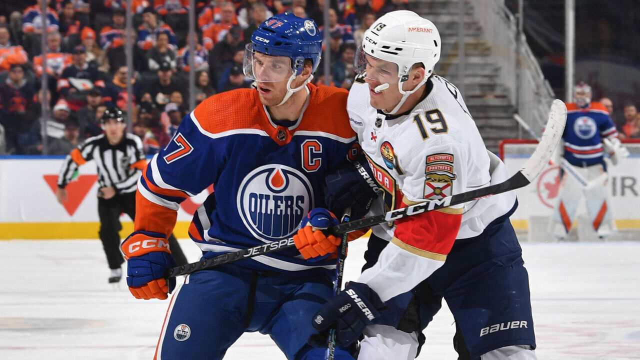 EDMONTON, CANADA - NOVEMBER 28: Connor McDavid #97 of the Edmonton Oilers battles for position against Matthew Tkachuk #19 of the Florida Panthers during the game on November 28, 2022 at Rogers Place in Edmonton, Alberta, Canada.
