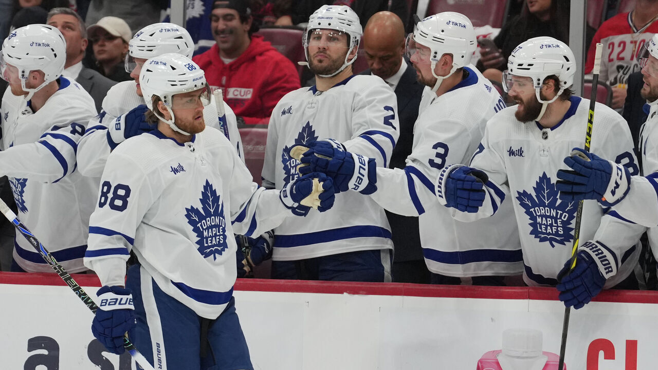 SUNRISE, FL - MAY 10: Toronto Maple Leafs right wing William Nylander (88) gets fist bumps from the team bench after scoring a goal in the second period during game four of the Eastern Conference Second Round Playoff game between the Toronto Maple Leafs and the Florida Panthers on Sunday, May 7, 2023 at FLA Live Area, Sunrise, Fla.