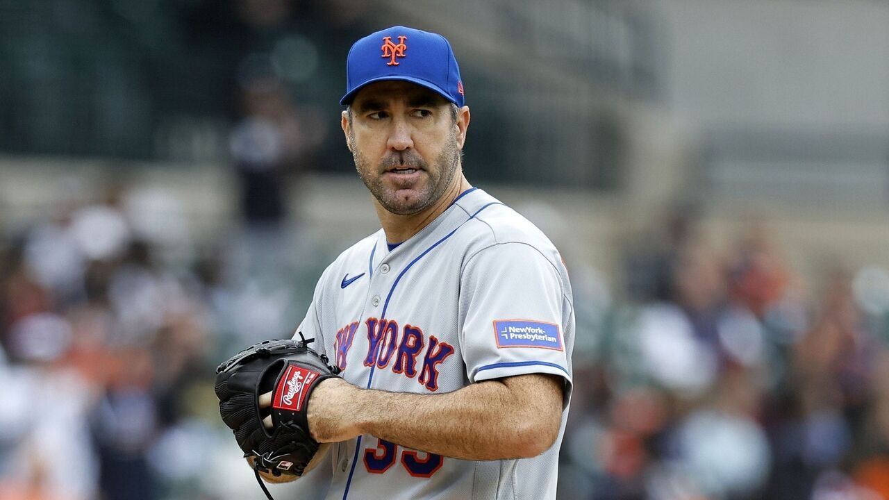 DETROIT, MI - MAY 4: Justin Verlander #35 of the New York Mets prepares to pitch against the Detroit Tigers during the first inning at Comerica Park on May 4, 2023 in Detroit, Michigan.