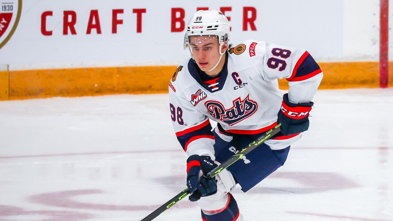 WINNIPEG, CANADA - NOVEMBER 19: Connor Bedard #98 of the Regina Pats plays the puck during third period action against the Winnipeg ICE at Wayne Fleming Arena on November 19, 2022 in Winnipeg, Manitoba, Canada.
