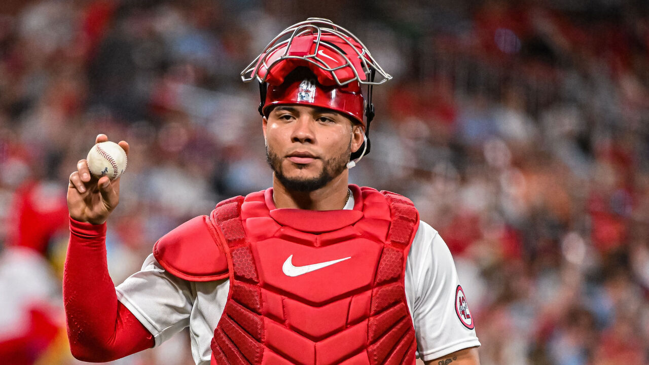 ST. LOUIS, MO - APRIL 14: St. Louis Cardinals catcher Willson Contreras (40) gets ready to toss the ball to a fan after the end of an inning during a game between the Pittsburgh Pirates and the St. Louis Cardinals on Apr 14, 2022, at Busch Stadium in St. Louis MO