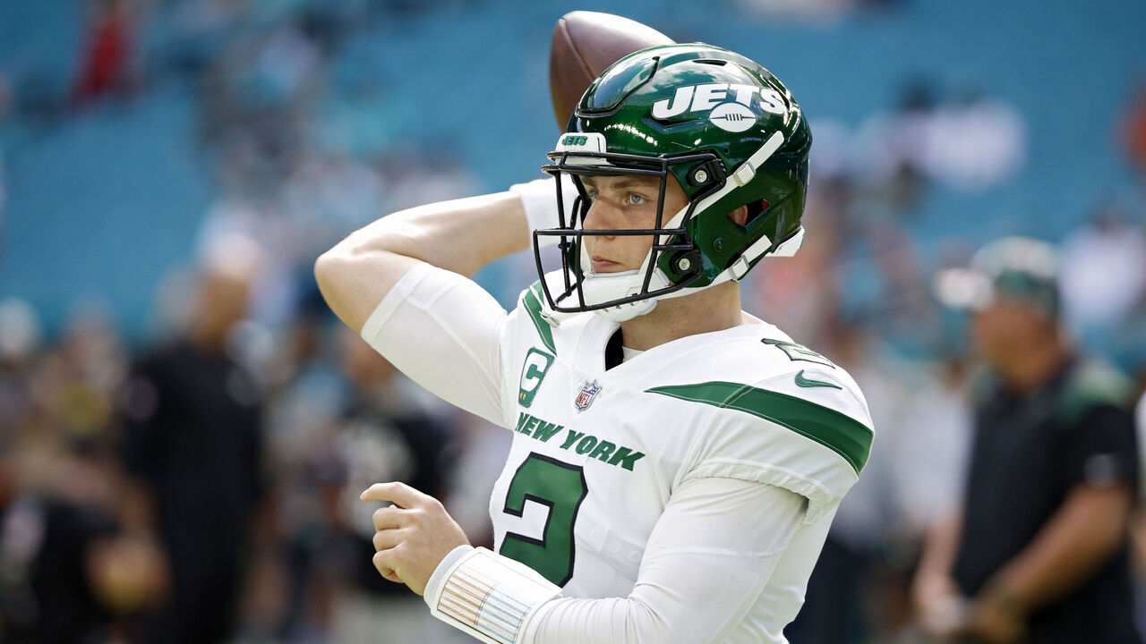 Jets are sticking with Zach Wilson despite the QB's struggles