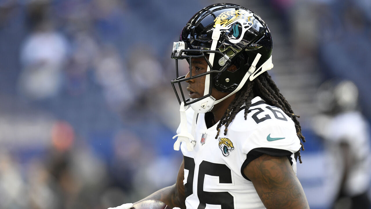 INDIANAPOLIS, IN - OCTOBER 16: Jacksonville Jaguars Cornerback Shaquill Griffin (26) warms up for the game between the Jacksonville Jaguars and the Indianapolis Colts on October 16, 2022, at Lucas Oil Stadium in Indianapolis, Indiana.