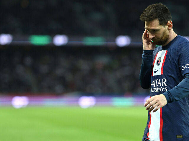 Messi gets mixed reception as PSG hammer Ajaccio to close in on title | theScore.com