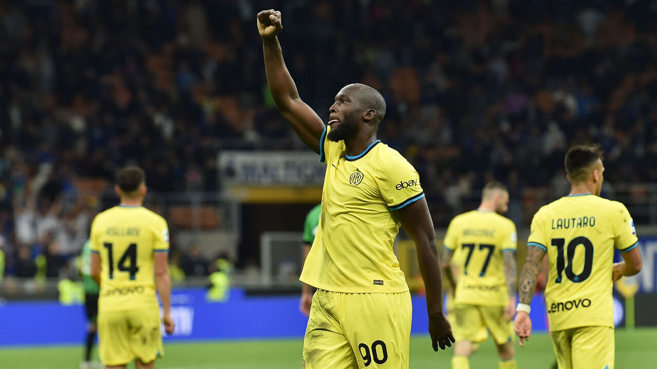 MILAN, ITALY - MAY 13: Romelu Lukaku of FC Internazinale celebrates after scoring goal 4-2 during the Serie A match between FC Internazionale and US Sassuolo at Stadio Giuseppe Meazza on May 13, 2023 in Milan, Italy.