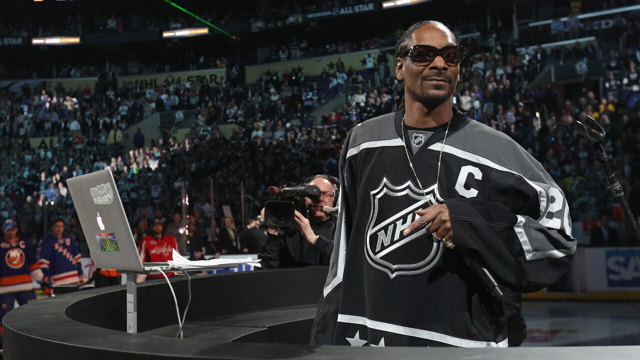 LOS ANGELES, CA - JANUARY 28: DJ/Rapper Snoop Dogg spins music as he introduces the start of the 2017 Coors Light NHL All-Star Skills Competition at Staples Center on January 28, 2017 in Los Angeles, California.