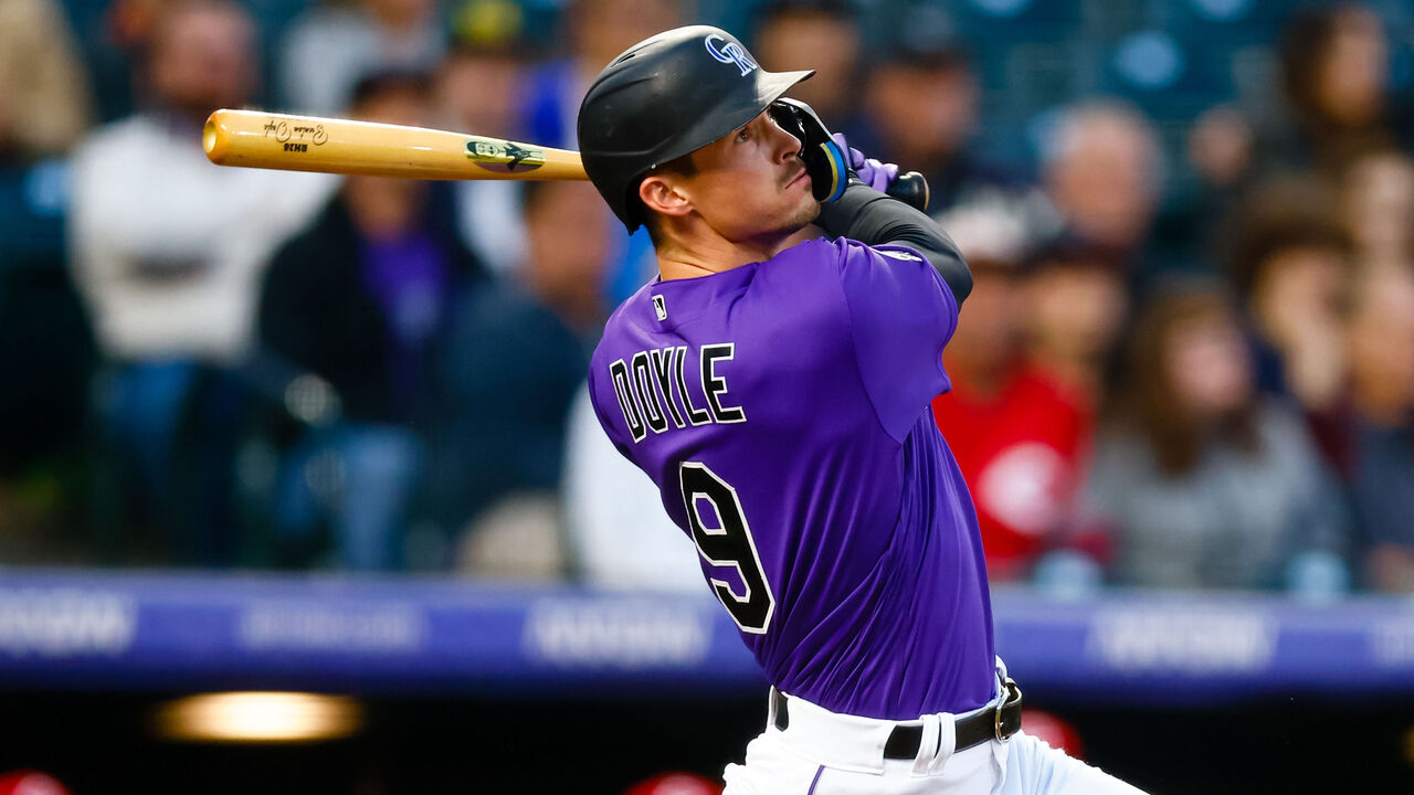 Pitcher Jon Gray hits 467-foot homer, pitches Rockies past Reds