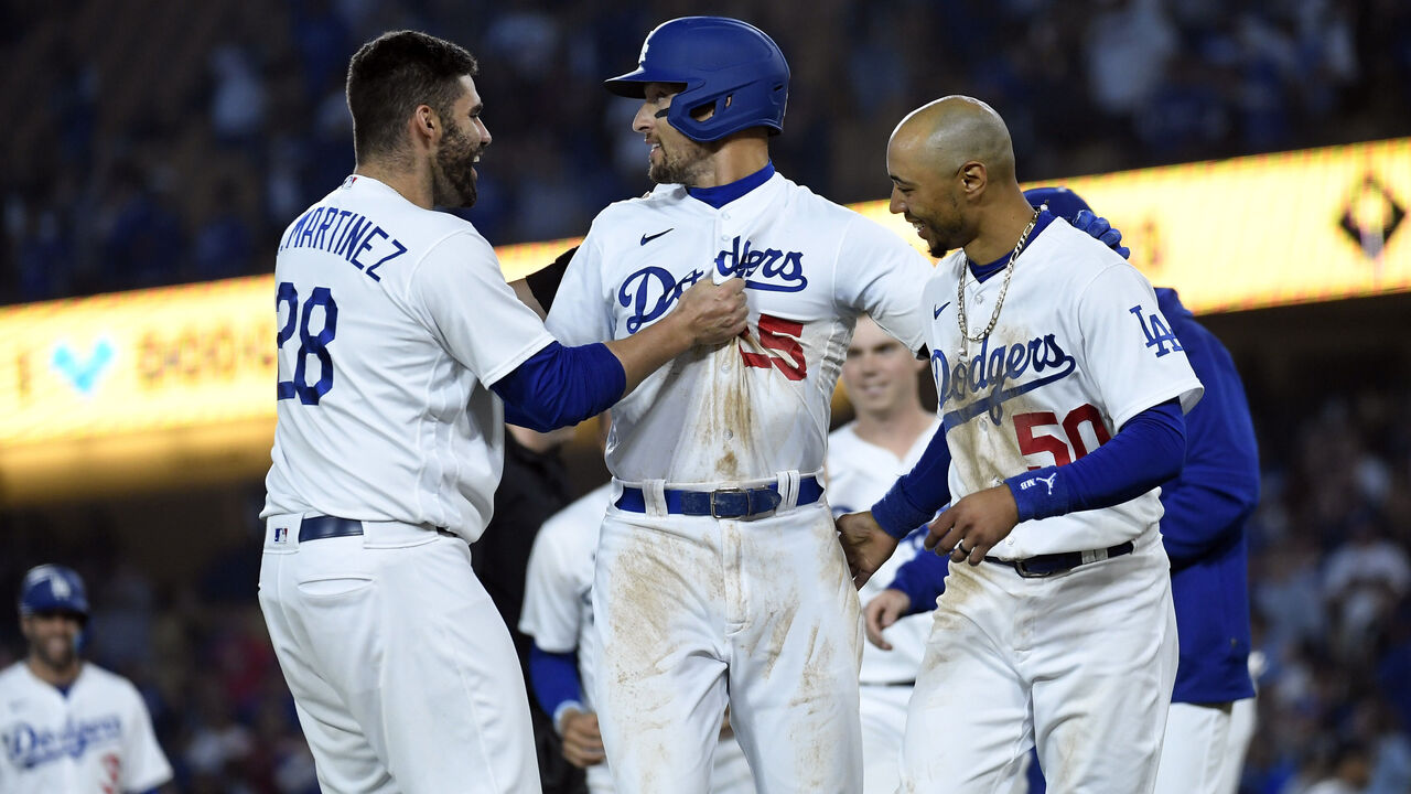 Download Chris Taylor And The Dodgers' Victory Wallpaper