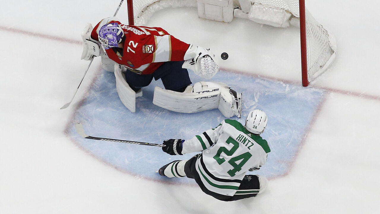 SUNRISE, FL - NOVEMBER 17: Roope Hintz #24 of the Dallas Stars scores a first period goal against goaltender Sergei Bobrovsky #72 of the Florida Panthers at the FLA Live Arena on November 17, 2022 in Sunrise, Florida.