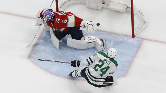 SUNRISE, FL - NOVEMBER 17: Roope Hintz #24 of the Dallas Stars scores a first period goal against goaltender Sergei Bobrovsky #72 of the Florida Panthers at the FLA Live Arena on November 17, 2022 in Sunrise, Florida.