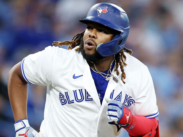 Vladimir Guerrero Jr. & Vladimir Guerrero Have Nearly Exact Same Swing &  Bat Flip! 