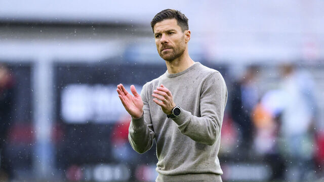 14 May 2023, Baden-Württemberg, Stuttgart: Soccer: Bundesliga, VfB Stuttgart - Bayer Leverkusen, Matchday 32, Mercedes-Benz Arena. Leverkusen coach Xabi Alonso claps after the game. Photo: Tom Weller/dpa - IMPORTANT NOTE: In accordance with the requirements of the DFL Deutsche Fußball Liga and the DFB Deutscher Fußball-Bund, it is prohibited to use or have used photographs taken in the stadium and/or of the match in the form of sequence pictures and/or video-like photo series.